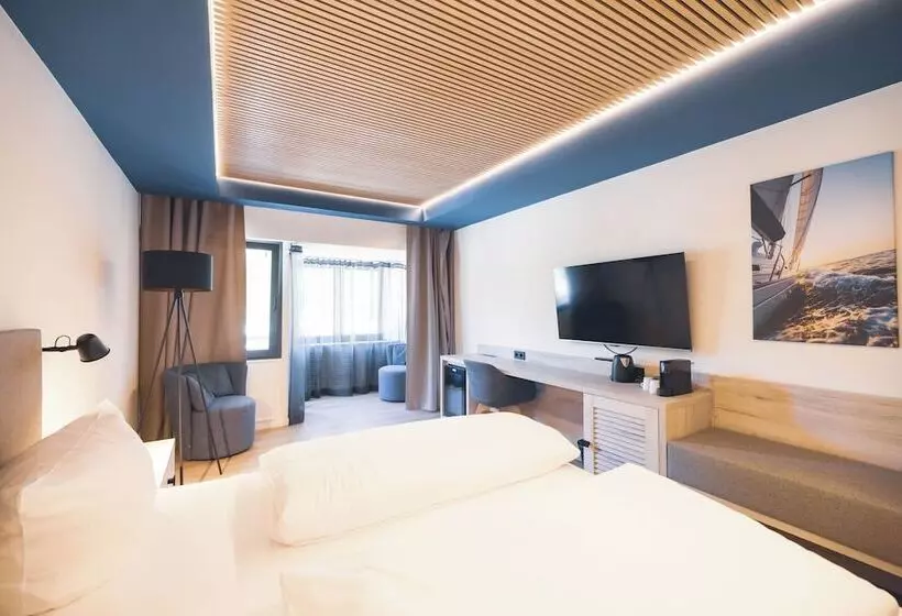 Отель The Oceans