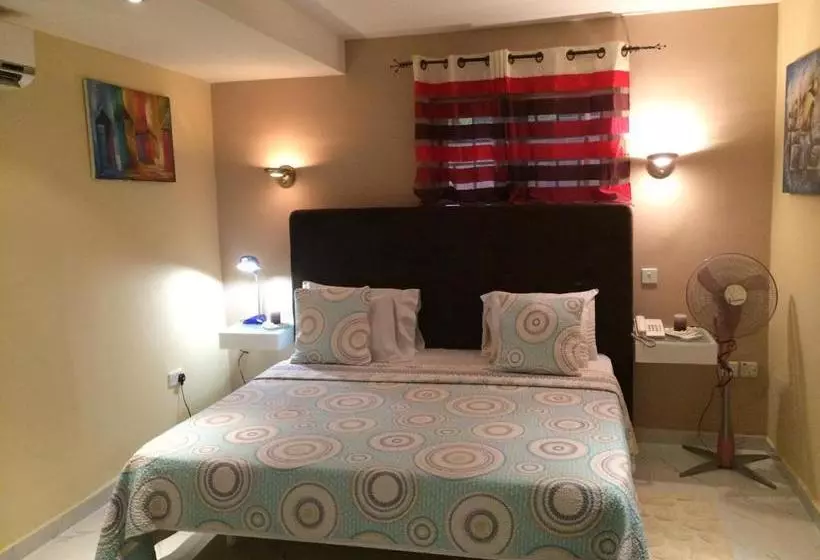 هتل Roses Guest House