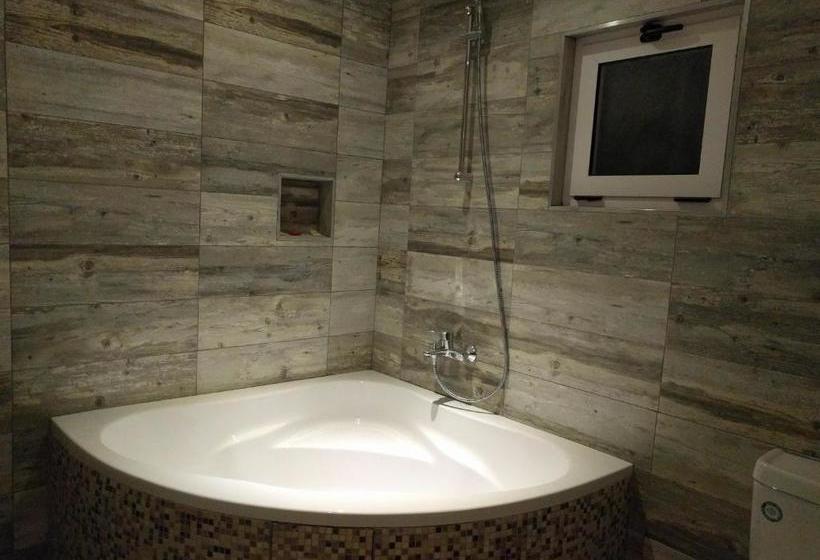 فندق Roses Guest House