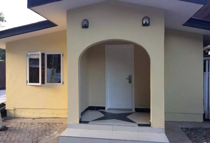 هتل Roses Guest House