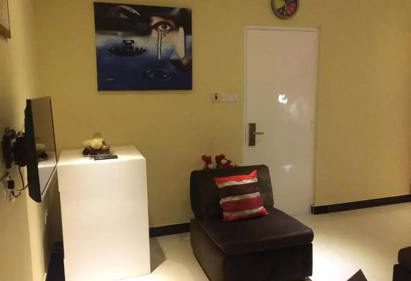 هتل Roses Guest House