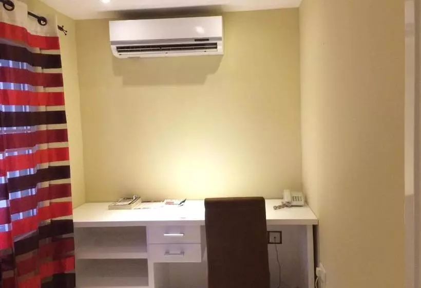 هتل Roses Guest House