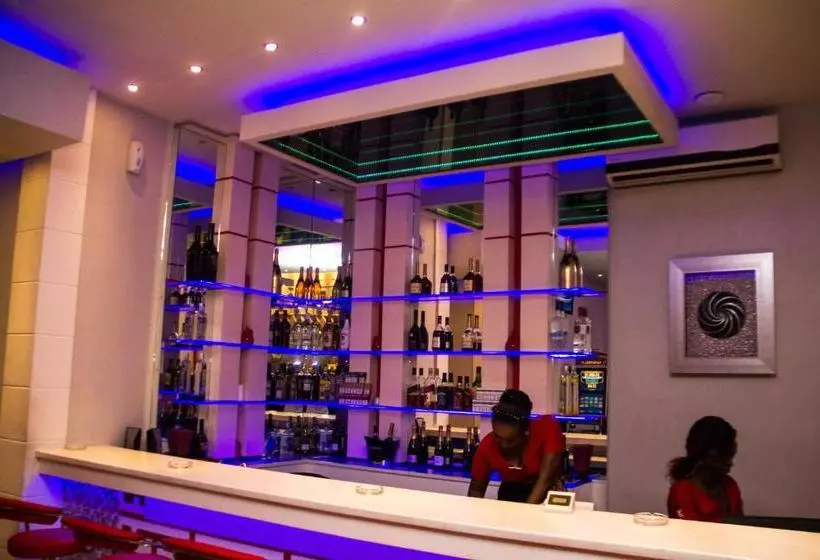 هتل Roses Guest House