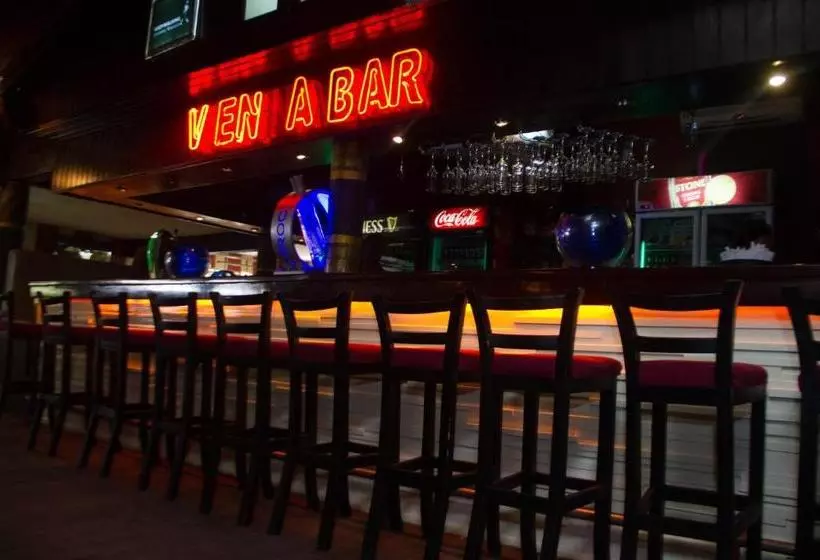 هتل Roses Guest House