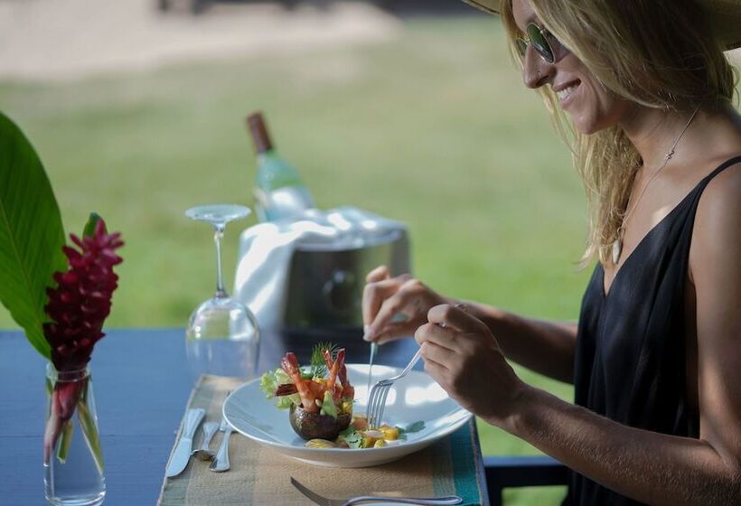 Отель Calamansi Cove Villas