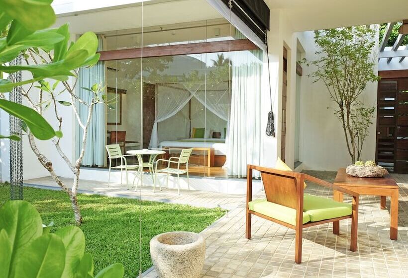 Отель Calamansi Cove Villas