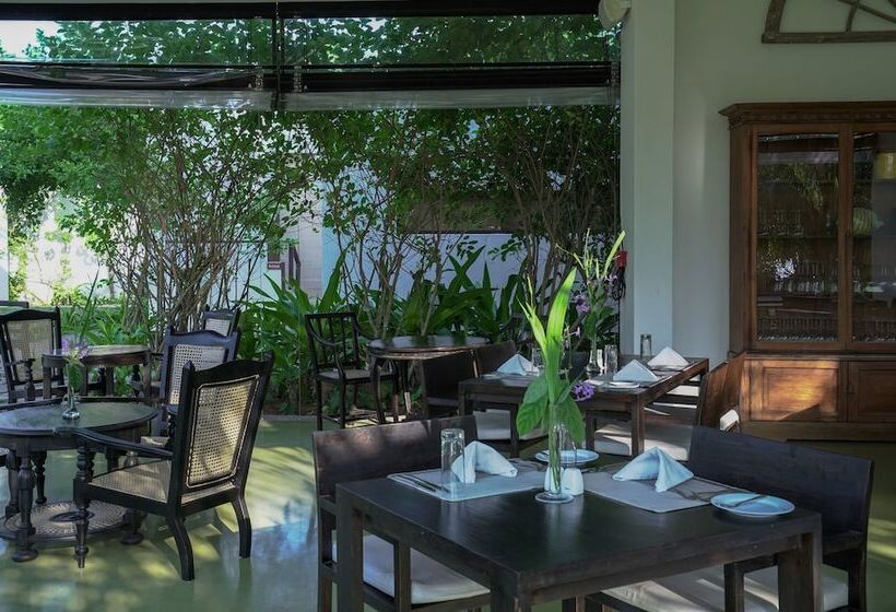 Отель Calamansi Cove Villas