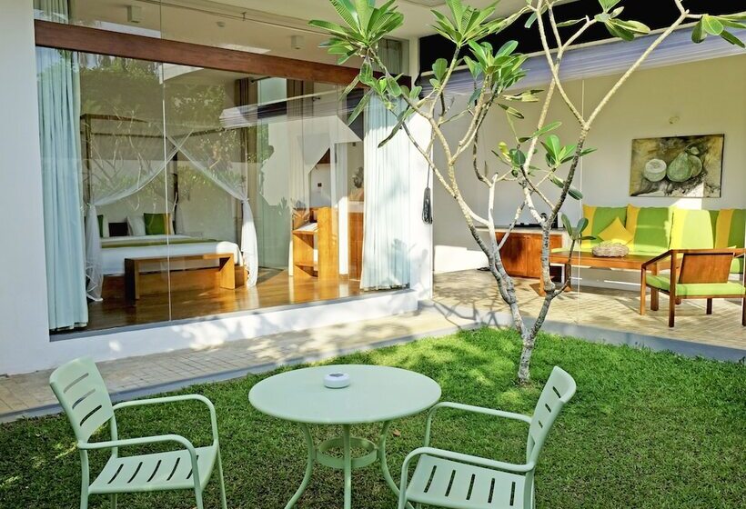 Отель Calamansi Cove Villas