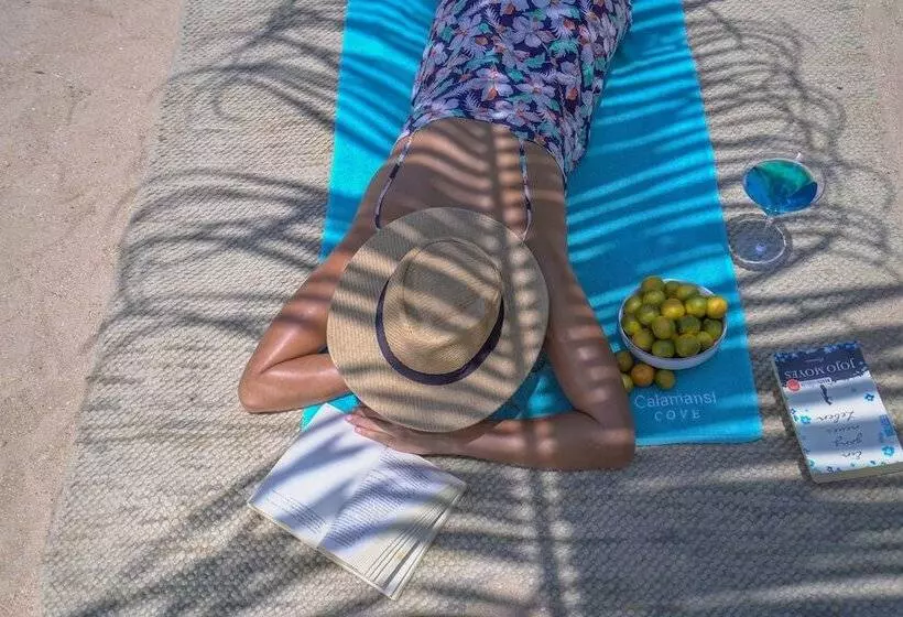 Hotelli Calamansi Cove Villas