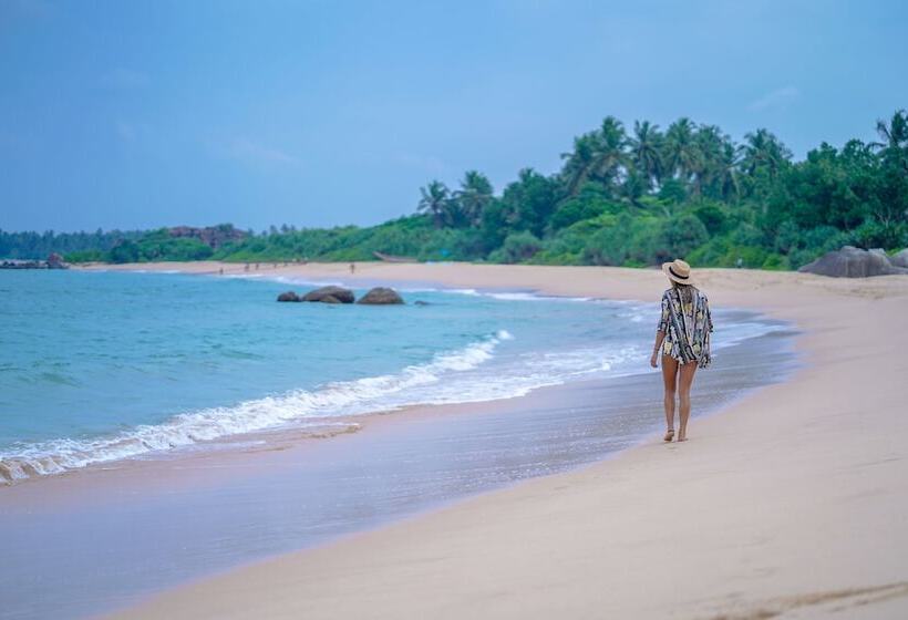 Отель Calamansi Cove Villas