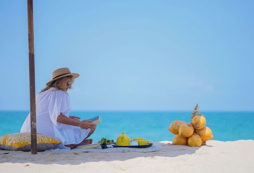 Отель Calamansi Cove Villas