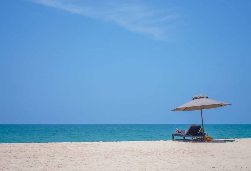 Отель Calamansi Cove Villas