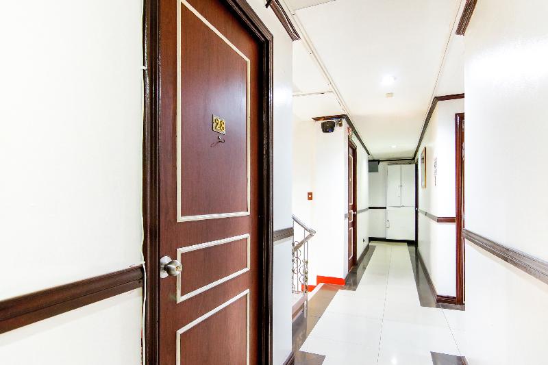 בית מלון כפרי Rochelle Apartelle By Oyo Rooms