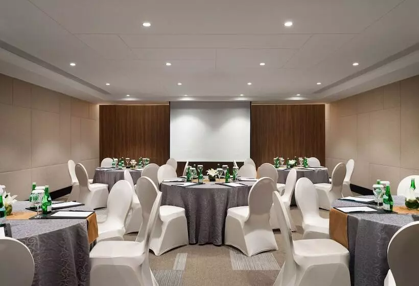 Отель Ayana Midplaza Jakarta