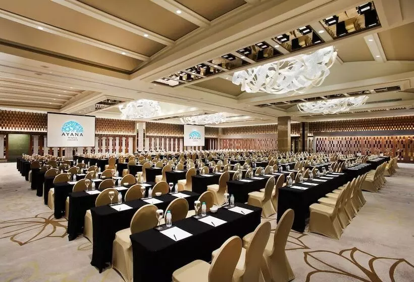 Отель Ayana Midplaza Jakarta
