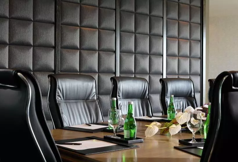 Отель Ayana Midplaza Jakarta