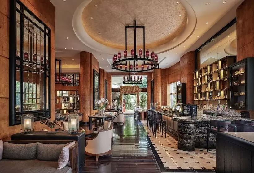 Отель Ayana Midplaza Jakarta