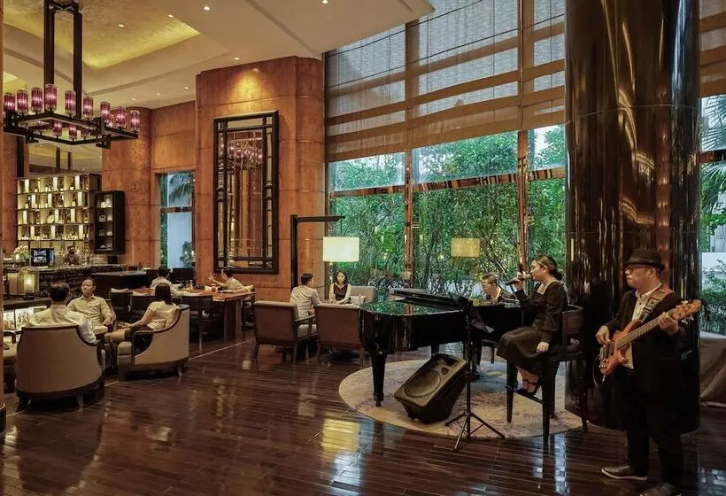 Отель Ayana Midplaza Jakarta