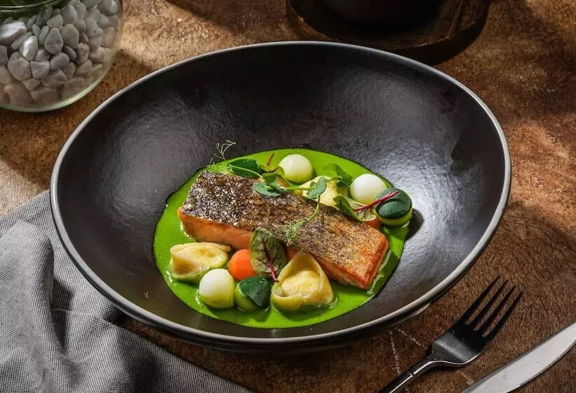 Отель Ayana Midplaza Jakarta