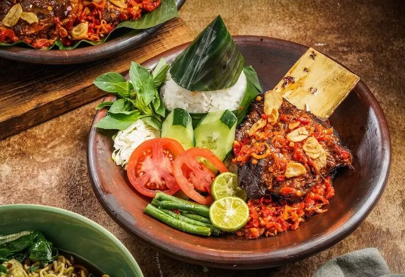 Отель Ayana Midplaza Jakarta