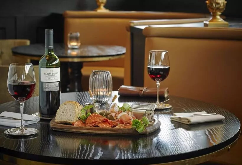 Отель Kilkenny Ormonde