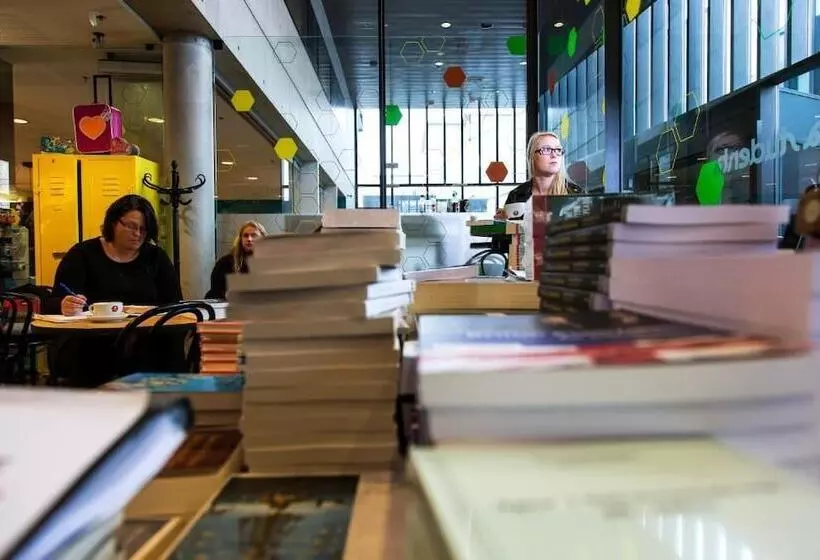 هتل Student Hostel