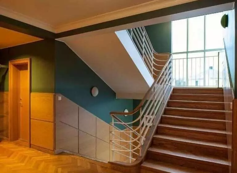 هتل Student Hostel