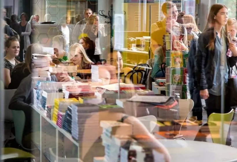 هتل Student Hostel