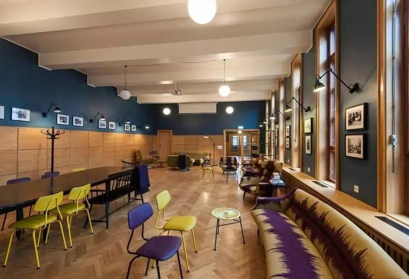 هتل Student Hostel