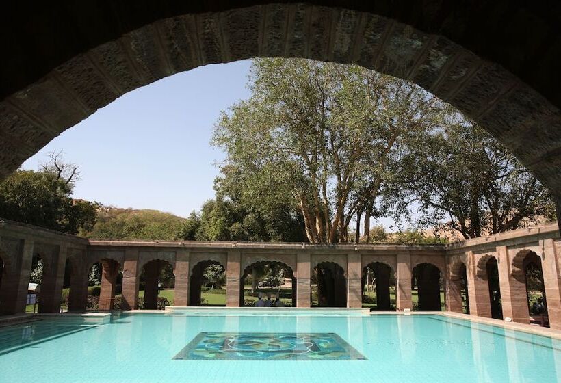 Hotel Welcomheritage Bal Samand Lake Palace