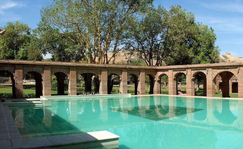 Hotel Welcomheritage Bal Samand Lake Palace