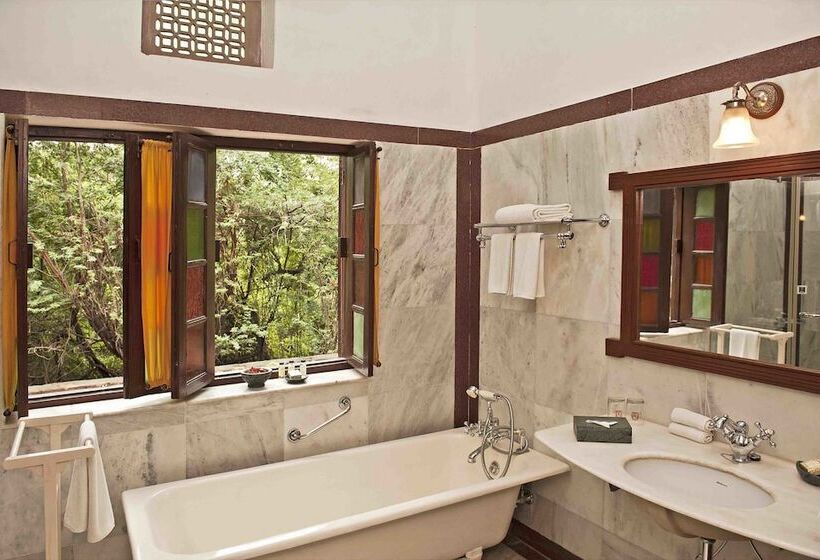 Hotel Welcomheritage Bal Samand Lake Palace