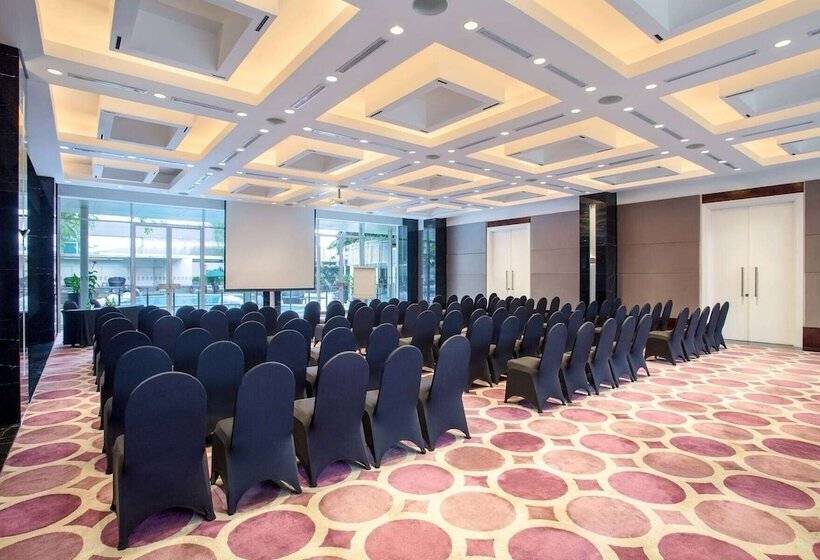 בית מלון כפרי Wyndham Casablanca Jakarta