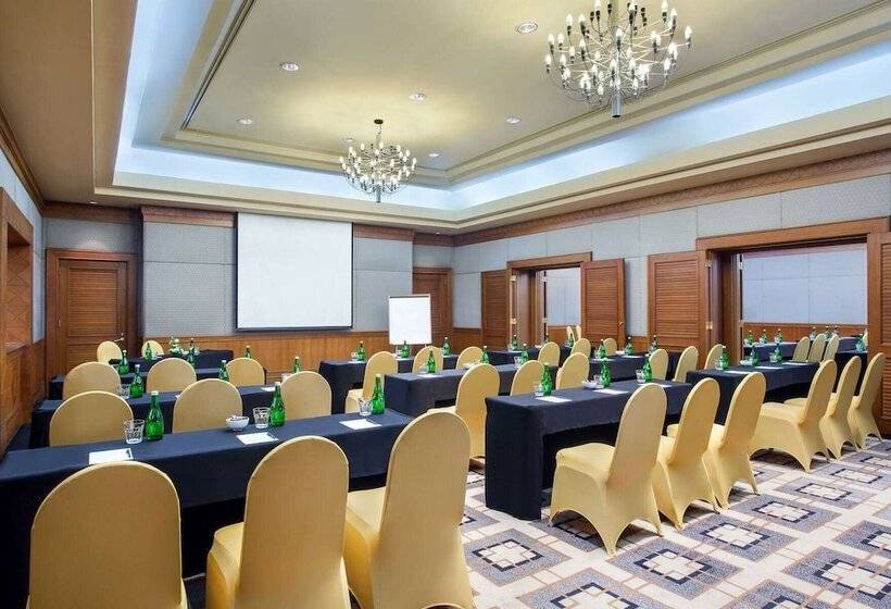 בית מלון כפרי Wyndham Casablanca Jakarta