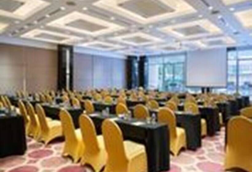 בית מלון כפרי Wyndham Casablanca Jakarta