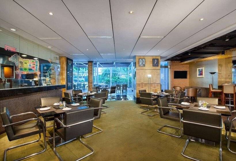 בית מלון כפרי Wyndham Casablanca Jakarta