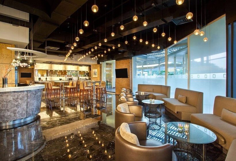 בית מלון כפרי Wyndham Casablanca Jakarta