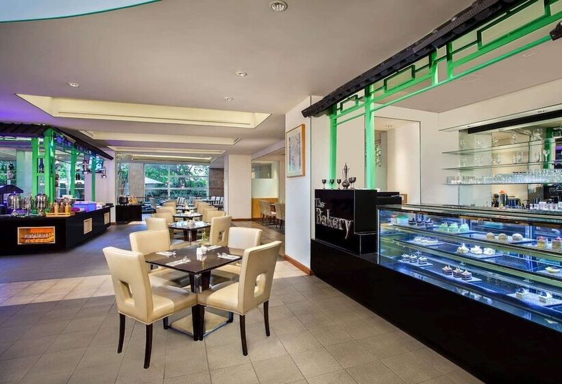 בית מלון כפרי Wyndham Casablanca Jakarta