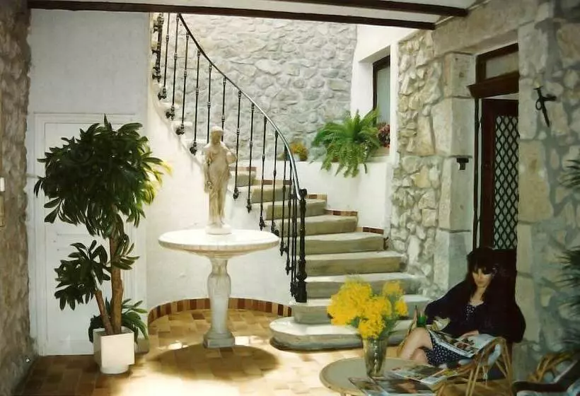 Hotelli Hôtel Saint Jean