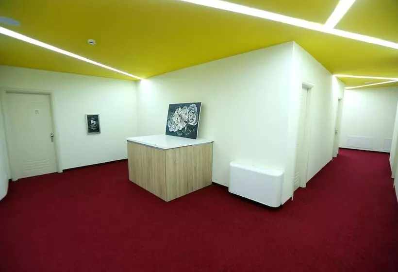 ホテル Vllaznia