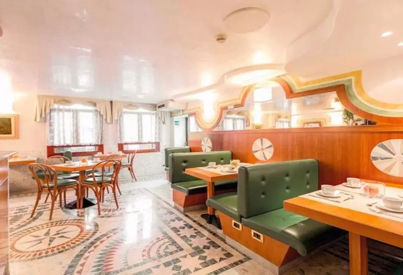 هتل Antica Casa Carettoni