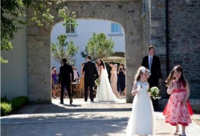 Tulfarris Hotel And Golf Resort