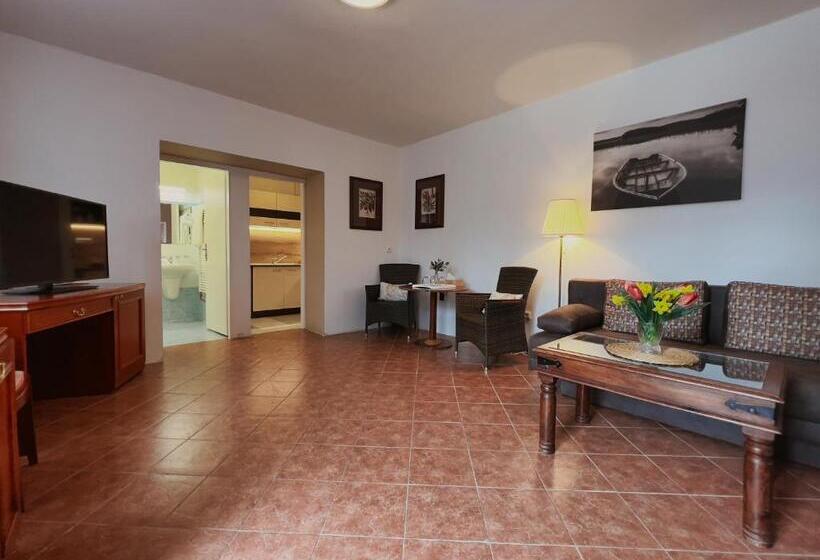 בית מלון כפרי Penzion Karlštejn