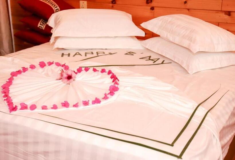 New Breeze Thoddoo Inn