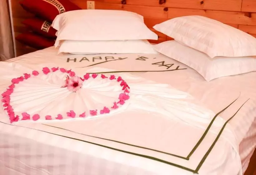 New Breeze Thoddoo Inn