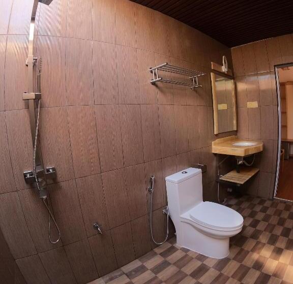 New Breeze Thoddoo Inn