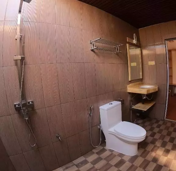 New Breeze Thoddoo Inn