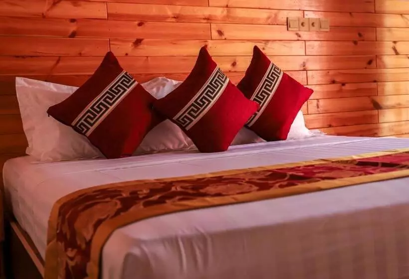 New Breeze Thoddoo Inn