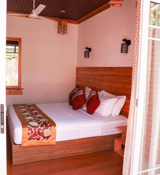 New Breeze Thoddoo Inn