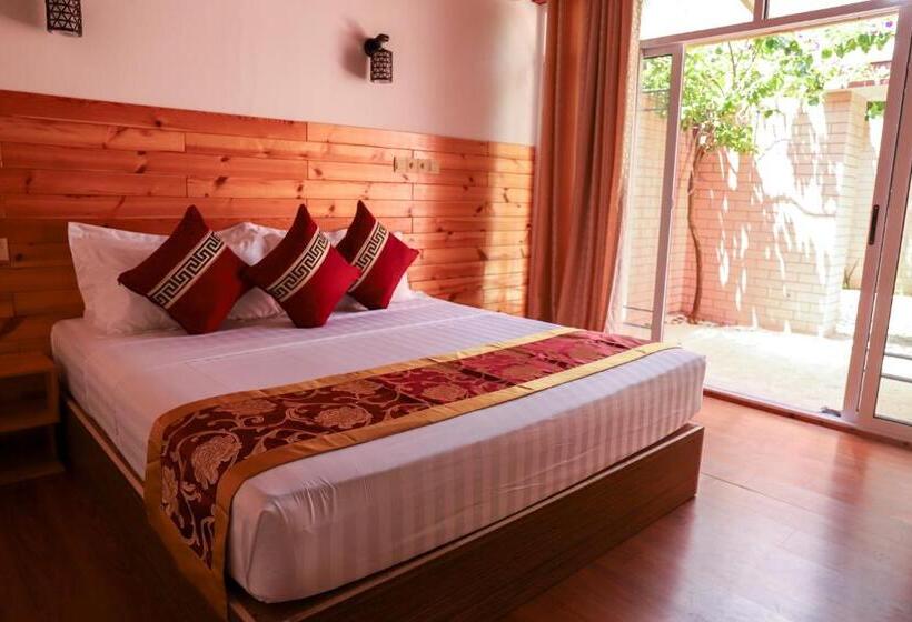 New Breeze Thoddoo Inn